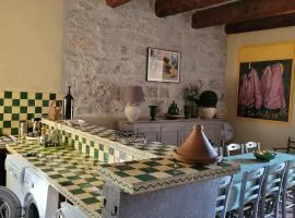 Appartement lumineux à Arles avec piscine partagée