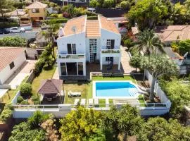 Fantastic home with amazing sea views