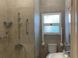قرية جولدن بيتش ك47, hotel v destinaci Borg El Arab