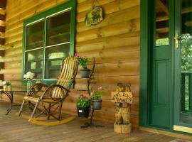 Large Rustic Cabin Overlooking the Mountains near Marion, North Carolina, hotel v destinaci Jacktown