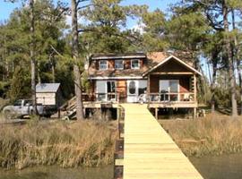 Two-Bedroom Log Cabin on the Shores of the Chesapeake Bay in Virginia, hotel v destinaci Onemo