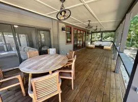 Lakefront Cabin with Two Decks and Back Yard in Tennessee