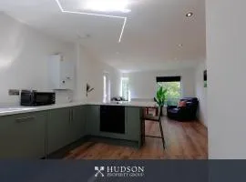 Stylish 2-Bed Maisonette