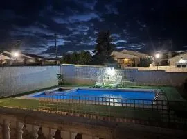 Magnífico chalet con piscina privada y vistas impresionantes
