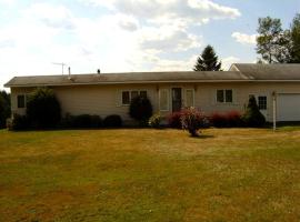 Cozy Lakeside Vacation Rental near St David, Maine, hotell sihtkohas Lavertue