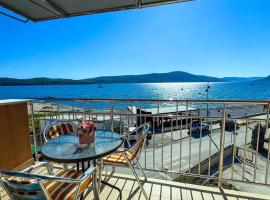 Qumi Apartments, ubytování v soukromí v destinaci Tivat