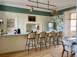 NEW Iron Gates - Central Frome, hotel i Frome