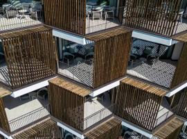 Hotel Tenz, hotel em Montagna