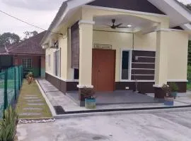 Homestay Teratak Kasih Sapri & Mazila