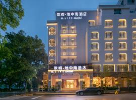 Guilin O-LIVE Social Hotel -Riverside -Adjacent Elephant Hill -Pedestrian Street-Twin Towers-Mediterranean style, hotel con estacionamiento en Guilin