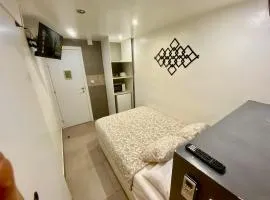 Suites nuevas con baño privado frente al metro st MWC Barcelona-FIRA