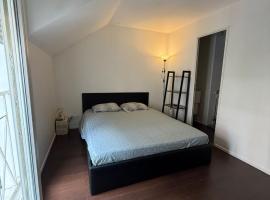 Private Bedroom, in a house of 2 roomates, hotel v destinaci Asnières-sur-Seine