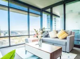 Sky-High Luxury Retreat with Breathtaking View