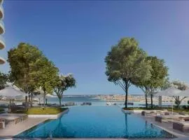 Grand Bleu I Private Beach I Palm Jumeirah, Sea & Sky Views I Infinity Pool I PS5 I by Skyline Serenity
