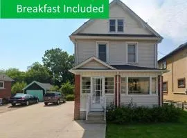 Ultra Close to Clifton Hill and the Falls & Wonderful Free Breakfast Delivered Daily