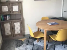 Peel House Apartments - Great for Professionals & Weekends Away