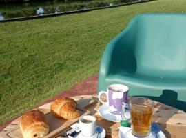 Au pont tournant - A 30m de la Voie bleue - Table d'hôtes – hotel w mieście Selles