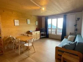 Charmant 2 pièces 6 pers avec balcon sud, proche télé-siège et commerces à l'Alpe d'Huez - FR-1-405-3