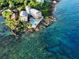 Sunset & Ocean Views, Pool, King Bed in West End!