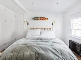 Central Georgian Townhouse with Free Parking