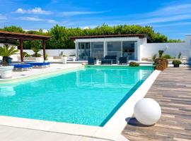 VILLA A CASA DI BETTY - Spacious & Bright Apartment with Private POOL - An Oasis of Peace to relax and recharge, hotel a Torre Tre Ponti