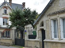 Saint-Hilaire-la-Palud में Le Logis de la Venise Verte, स्विमिंग पूल वाला होटल