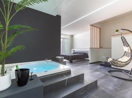 Mezzaluna Luxury Rooms by BarbarHouse, hotel v destinaci Mesagne