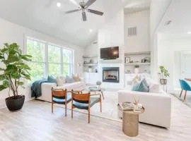 Modern Escape - Bella Vista Trails & Comfort