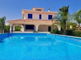 Villa Giovanna with swimming pool