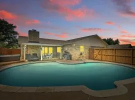 Modern & Chic 4BD,2BA - Pool, Hot Tub, BBQ Grill