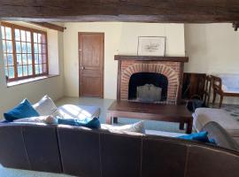 La colline enchantée, hotel in Saint-Martin-dʼOrdon