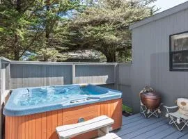 Cozy Sea Ranch Family Home with Hot Tub