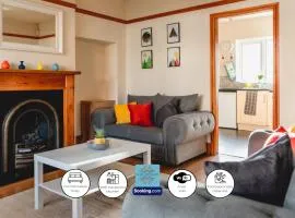 3 Bedroom House By Escape & Estates Short Lets & Serviced Accommodation Birmingham With Patio & Garden