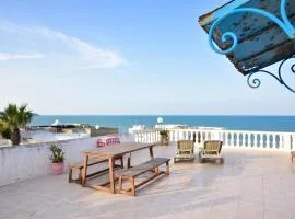 Élégant Appartement à La Marsa avec Vue sur Mer Et une Grande Terrasse Privée