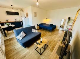 Studio Lumineux avec Balcon - Proche Gare & Centre, hotel in Montargis