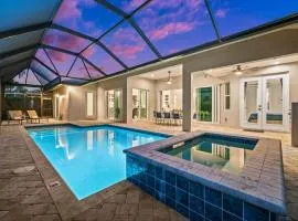 Casa Palma - 5 Min to Beach, Heated Pool, Hot Tub, New Build