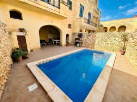 4 Bedroom Holiday Home with Private Pool, hótel í Xagħra