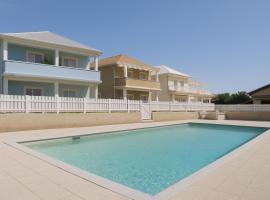 White-Villetta con Piscina, Giardino e Parcheggio, hôtel à Viddalba