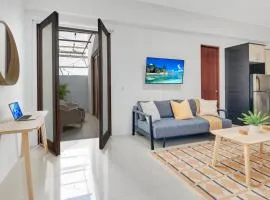 Charming OSJ Hideaway - Terrace & Full Kitchen