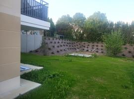 Chambre d'hôte, dans 4 pièces , avec terasse, jardin, hotel v destinaci Saint-Witz