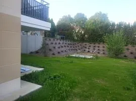 Chambre d'hôte, dans 4 pièces , avec terasse, jardin