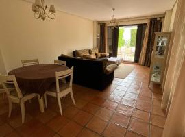 Bungalow de 3 dormitorios en Sierra Cortina, hotel en Finestrat