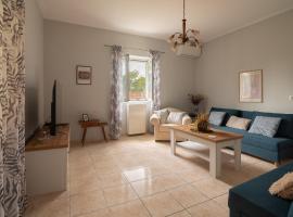 Niki's Garden House - A beautiful 2 bedroom house, хотел в Корфу