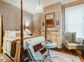 Free Parking & Private Bath Azalea Room in a Charming 1888 Victorian House