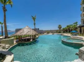 Stunning 2 BR with Ocean Views & Jacuzzi by the Beach