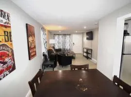 Convenient One bedroom with king bed near DIA