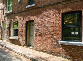 NEW Refurbished Cottage near Alton Towers Sleeps 6 Ashbourne Peak District Derbyshire, hotel ad Ashbourne