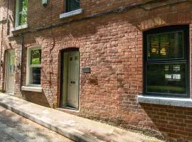 NEW Refurbished May 2025 Stylish Cottage Ashbourne Peak District Alton towers Derbyshire