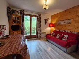 Apartment with garden in Demi-Quartier