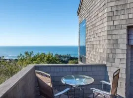 Hillside Family Home for 10 With Panoramic Ocean Views